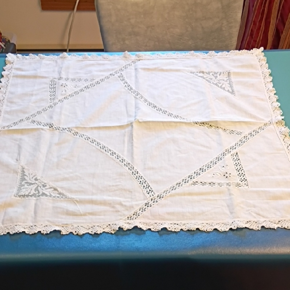 Vintage Classic White Lace Tablecloth Cottagecore Granny Chic Victorian